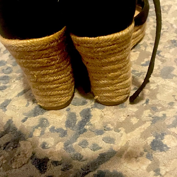 Christian siriano worn a few times size 6 - Picture 4 of 5